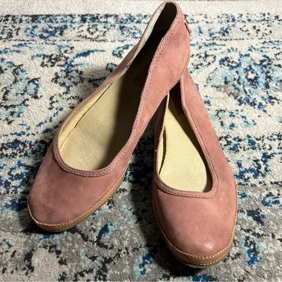 FRYE Blush Pink Soft Suede Slip On Ballet Flat 7.5 - Picture 2 of 9